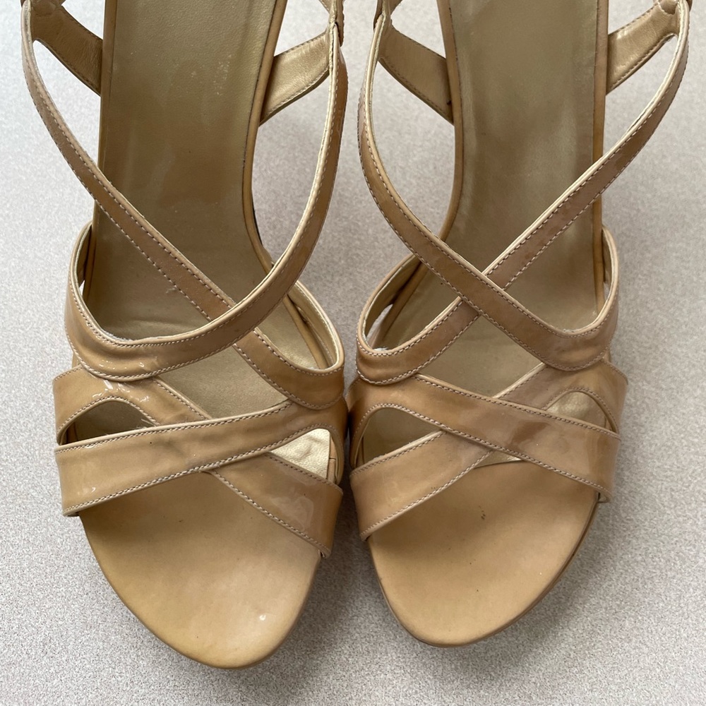 EUC Stuart Weitzman Axis Nude Strappy Patent Leather Sandals/Heels 9.5 Medium